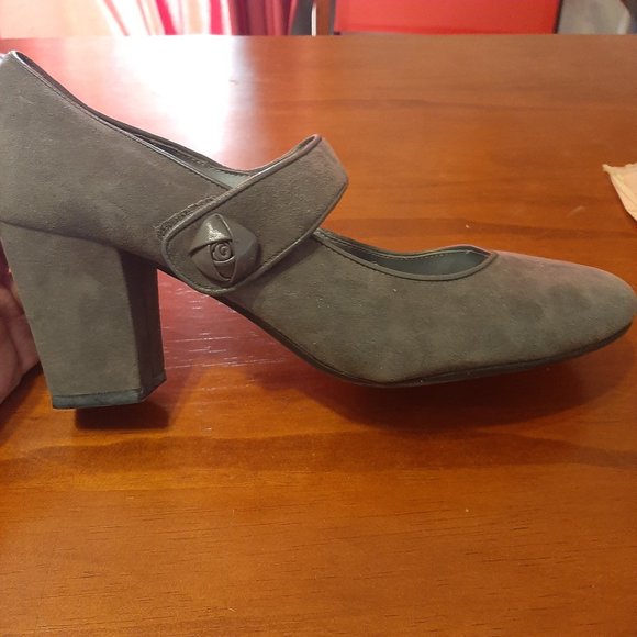 Me Too Charcoal Gray Suede Closed Toe Block Heels - Size 9.5M - Picture 3 of 11